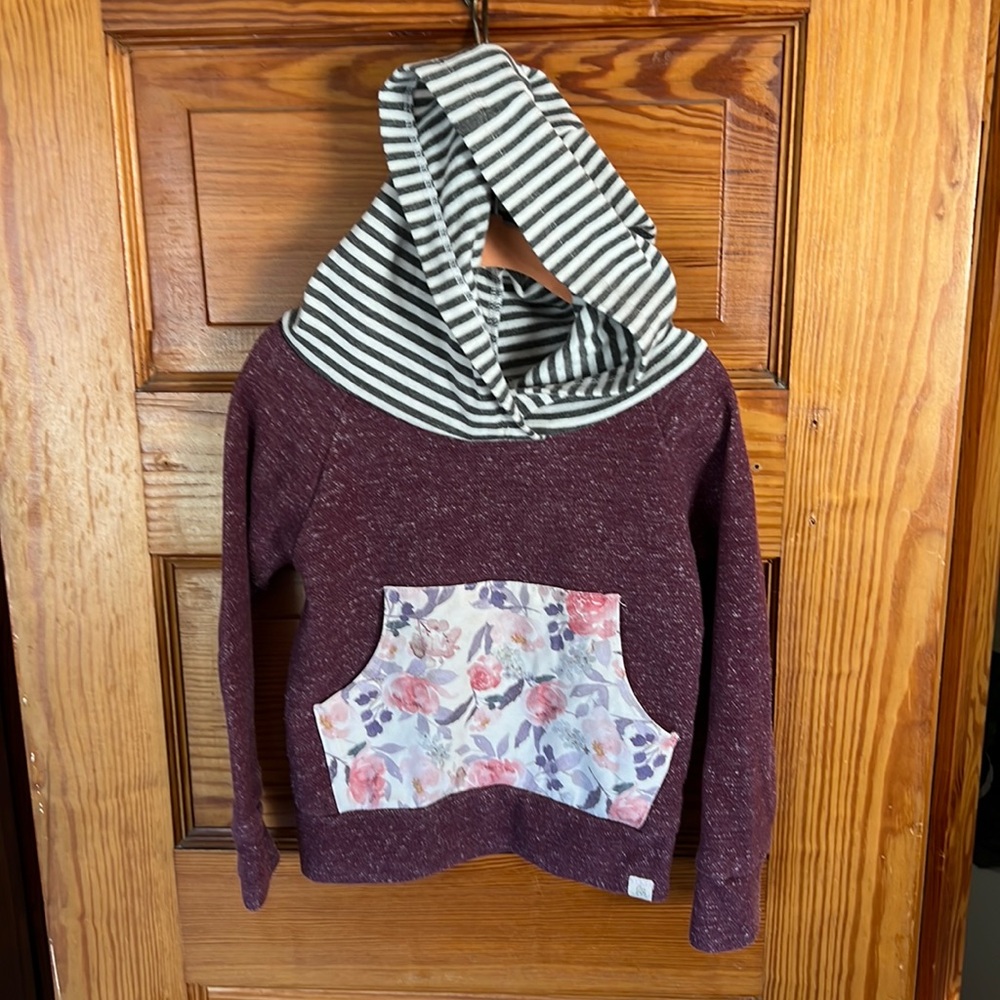 Maroon floral pocket sweatshirt